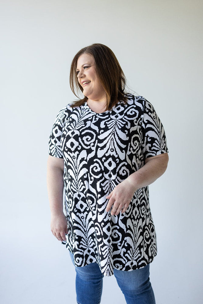 V-NECK TUNIC TEE IN ABSTRACT PRINT