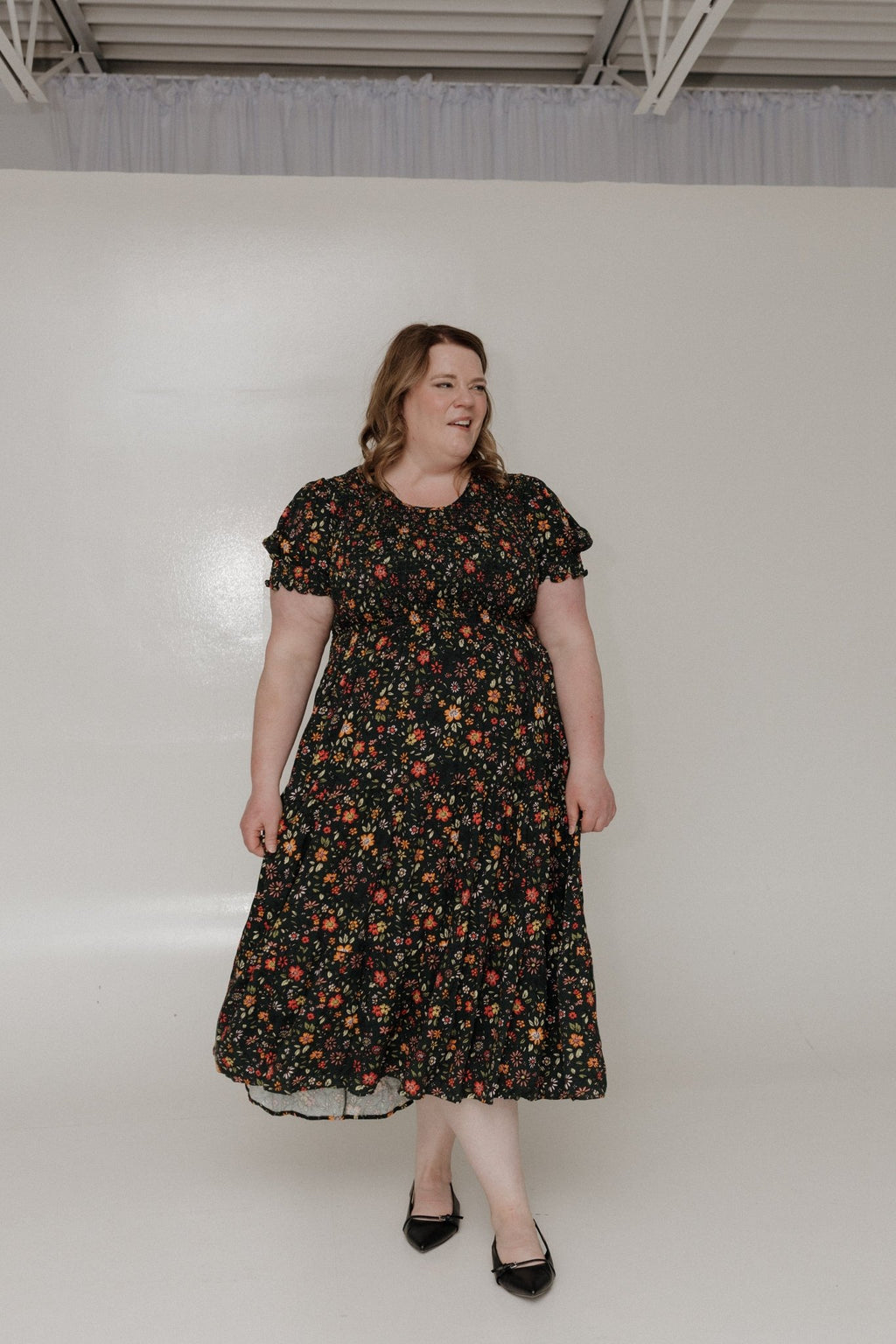 SMOCKED BODICE PUFF SLEEVE MIDI DRESS IN Emerald Green DOPAMINE FLORALS L / Emerald Green