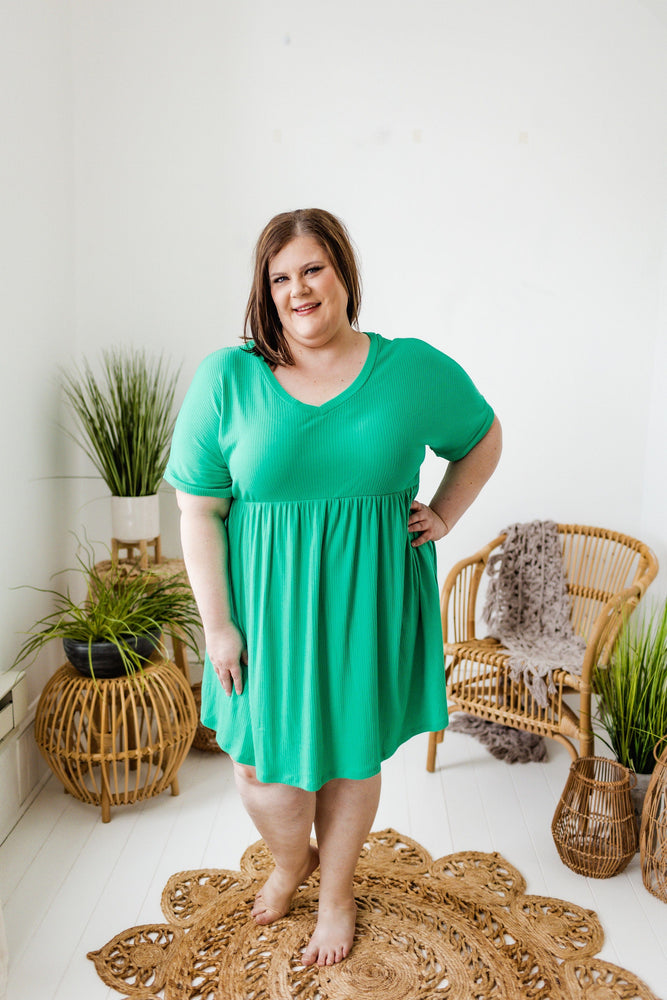 SOLID RIBBED DRESS IN KELLY GREEN
