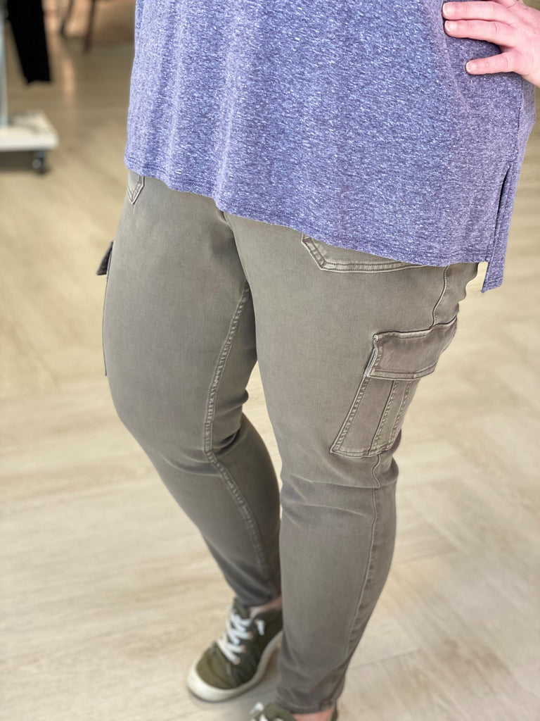 How do we feel about the @spanx cargo pants? They come in 3 colors and