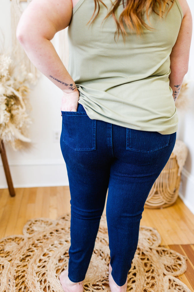 SPANX - You know the drill: new season, new Jean-ish Leggings. Your  favorite leggings with a jean-look are in new spring colors: Island Red and  Desert Dot - and you NEED them. #