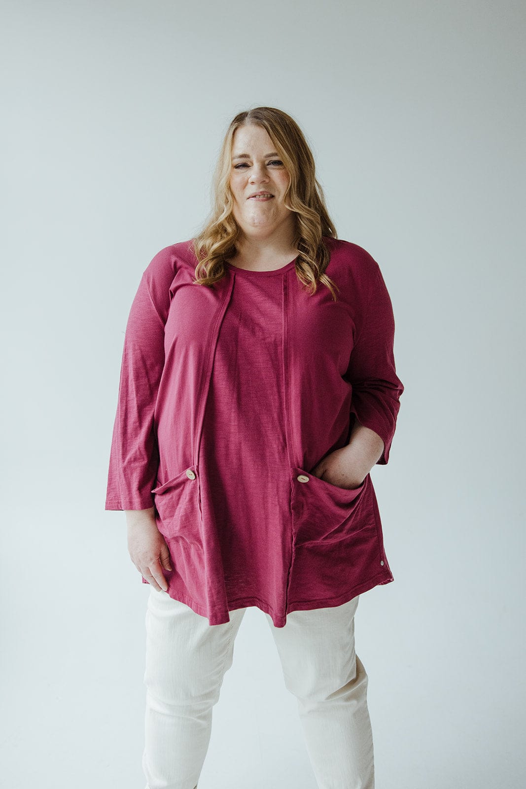 3/4 SLEEVE RAW SEAM TUNIC WITH POCKETS IN CRANBERRY - Love Marlow