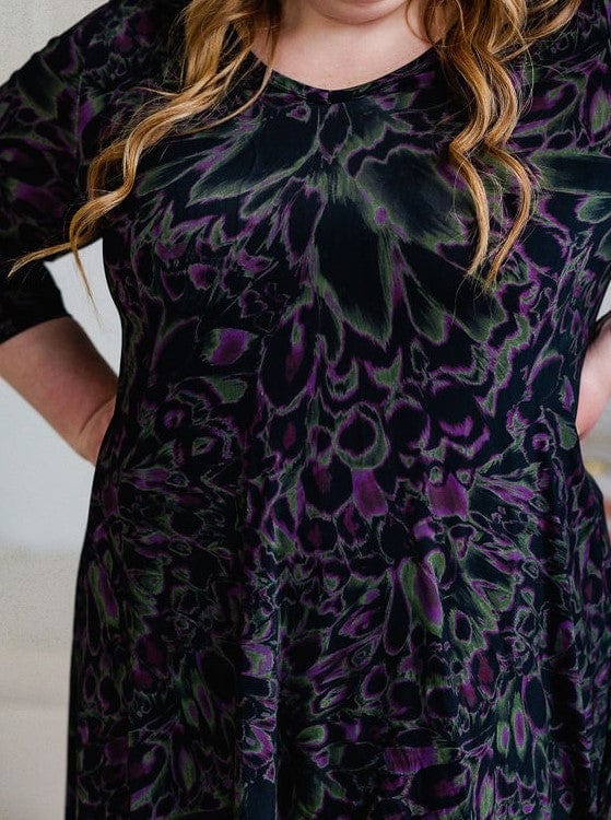 
            
                Load image into Gallery viewer, ABSTRACT PAISLEY PATTERN LONG TUNIC WITH V-NECK IN ROYAL CHARM
            
        