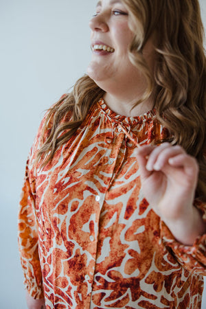 ABSTRACT PRINT PEASANT BLOUSE IN HAWAIIAN HIBISCUS