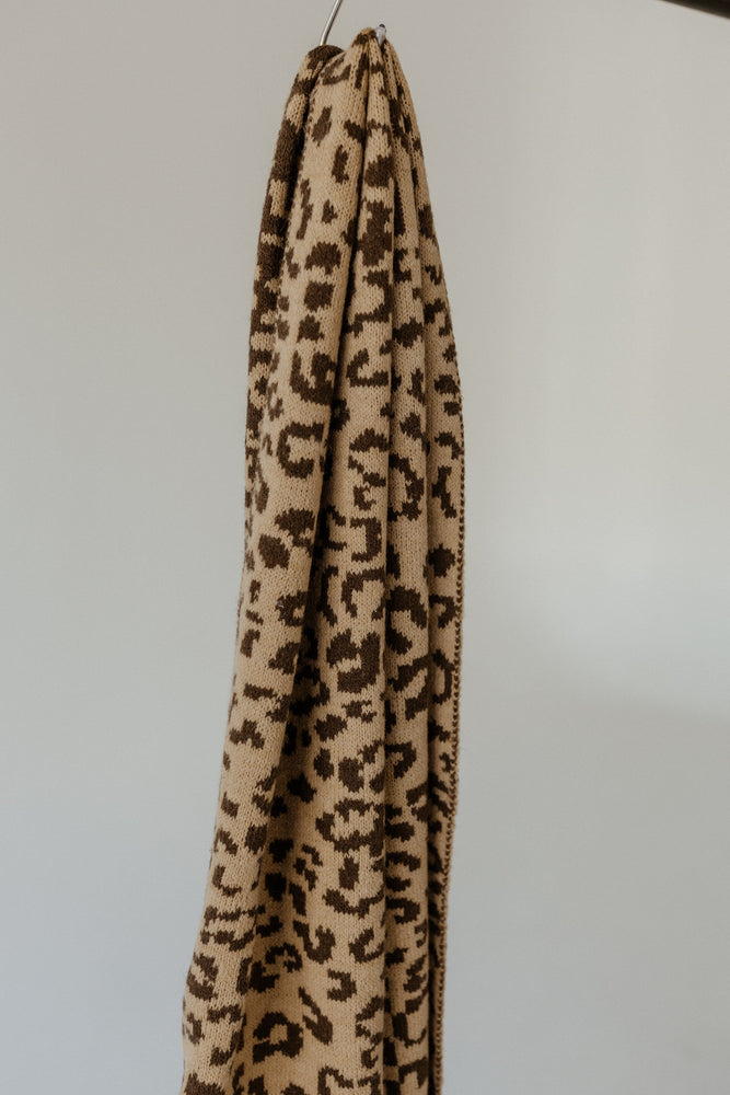 ANIMAL PRINT KNIT SCARF