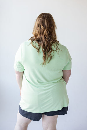 BASIC TEE IN SOFT LIME