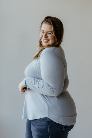 BASIC LONG-SLEEVE ROUND NECK TEE IN ICE BLUE