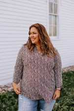 BREEZY LINEAR DOT BLOUSE