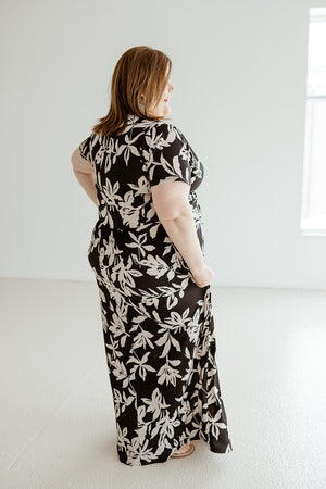 
            
                Load image into Gallery viewer, BREEZY TWIST FRONT SHORT SLEEVE MAXI DRESS
            
        