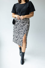 BREEZY PATTERENED PENCIL SKIRT WITH SLIT