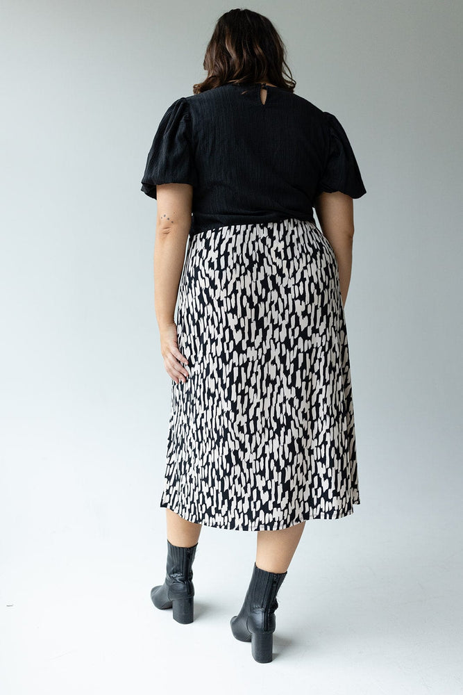 BREEZY PATTERENED PENCIL SKIRT WITH SLIT