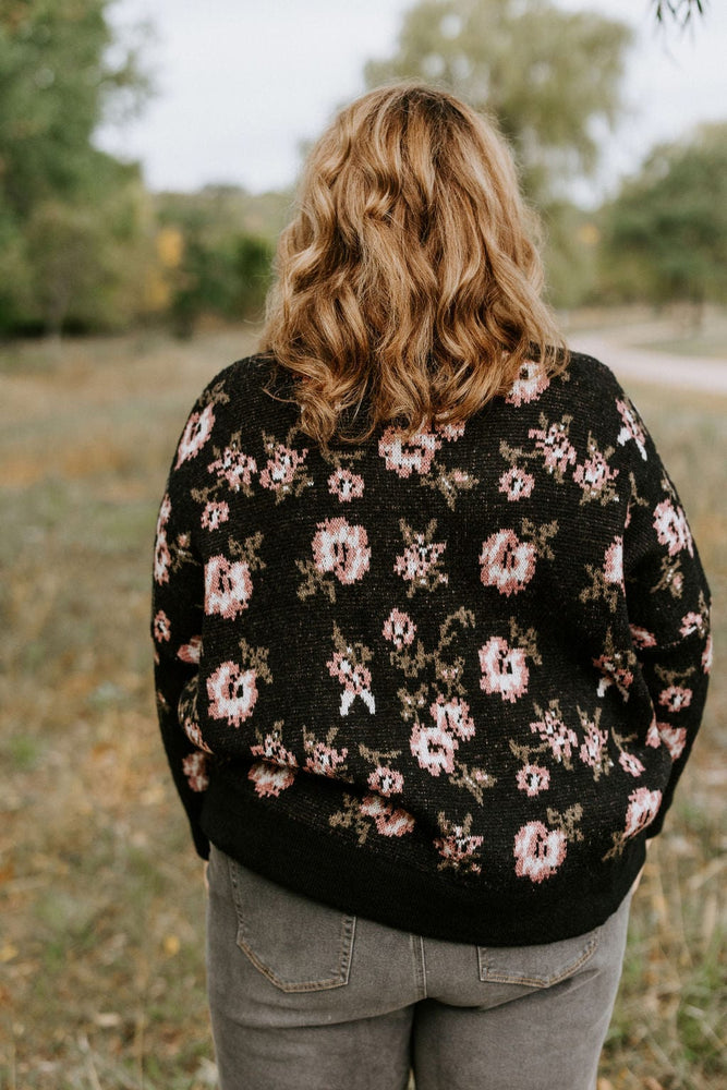 
            
                Load image into Gallery viewer, CROPPED FLORAL SWEATER
            
        