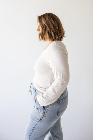 CROPPED LONG SLEEVE RIBBED TEE IN VANILLA