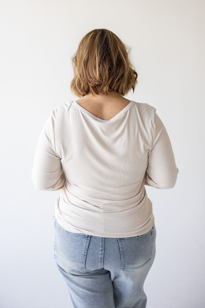 CROPPED LONG SLEEVE RIBBED TEE IN VANILLA