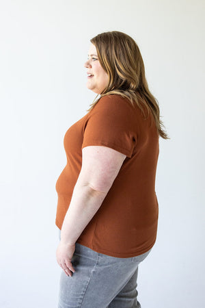 CROPPED SHORT SLEEVE RIBBED TEE IN PUMPKIN SPICE