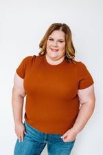 CROPPED SHORT SLEEVE RIBBED TEE IN PUMPKIN SPICE