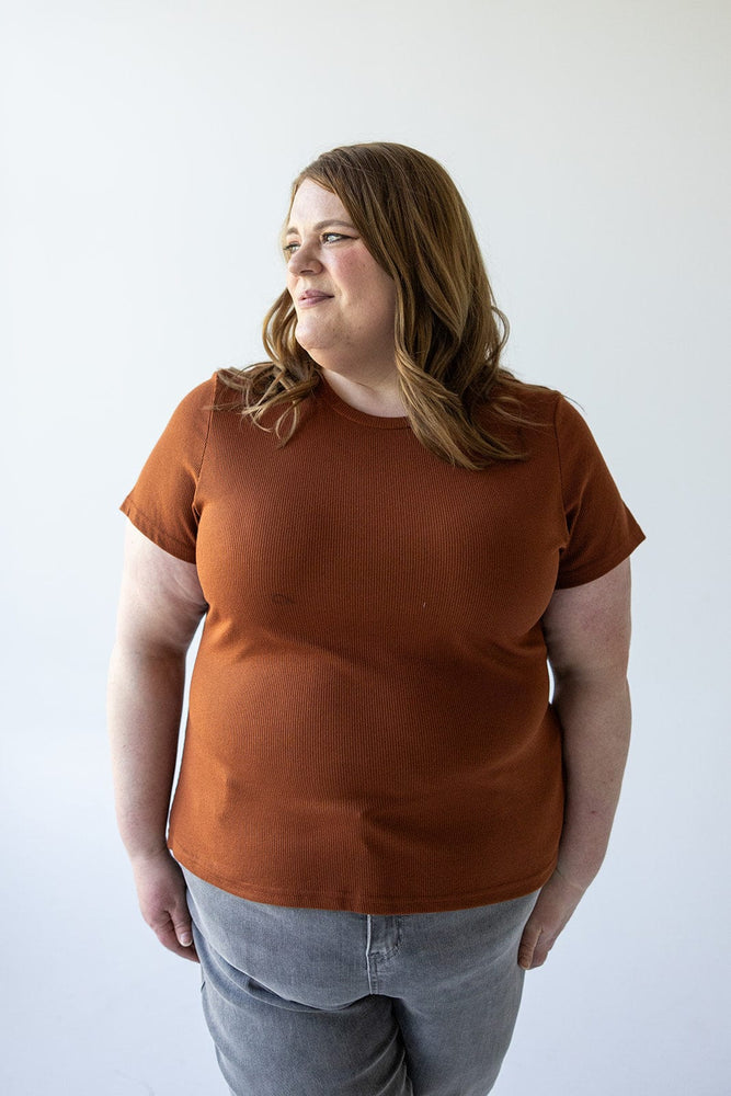 CROPPED SHORT SLEEVE RIBBED TEE IN PUMPKIN SPICE