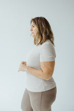 CROPPED SHORT SLEEVE RIBBED TEE IN EGG NOG