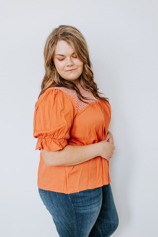 EMBROIDERED TOP WITH RUFFLE SLEEVE IN PAPAYA