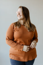 ESSENTIAL LIGHTWEIGHT TUNIC SWEATER IN ROASTED CINNAMON