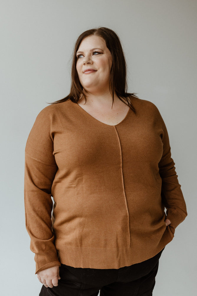 ESSENTIAL V-NECK FRONT SEAM SWEATER IN URBAN BRONZE