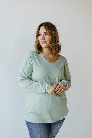 ESSENTIAL V-NECK LIGHTWEIGHT BLOUSE IN FROSTED JUNIPER