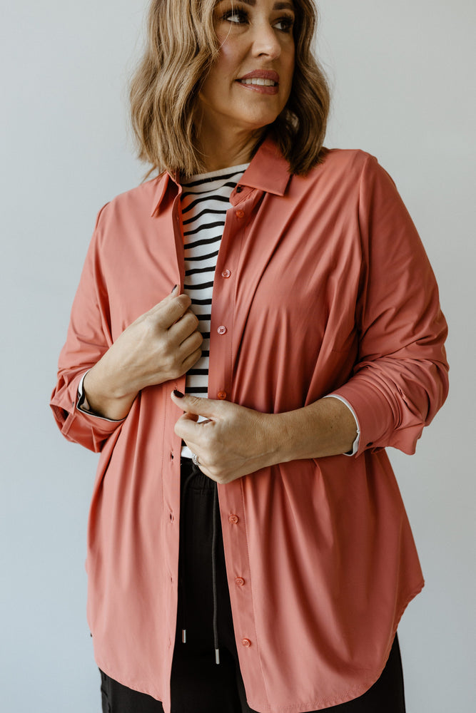 ESSENTIAL LIGHTWEIGHT BUTTON-UP IN SPICED ROSE