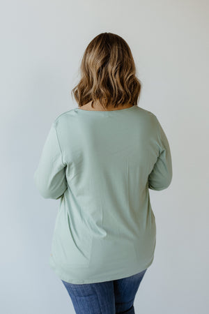 ESSENTIAL V-NECK LIGHTWEIGHT BLOUSE IN FROSTED JUNIPER