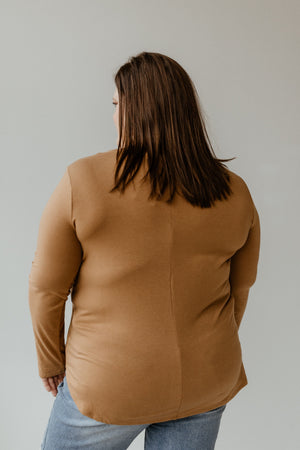 ESSENTIAL V-NECK LONG-SLEEVED TEE IN URBAN BRONZE