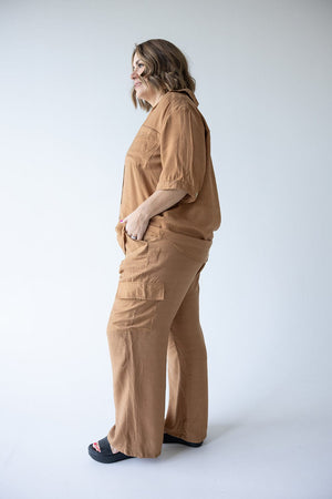 FLOWY WIDE LEG CARGO PANTS IN URBAN BRONZE