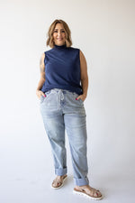 HIGH-RISE STRETCHY LIGHTWEIGHT JEANS IN BLEACH BLUE