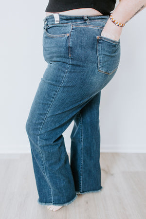 
            
                Load image into Gallery viewer, HIGH-WAISTED BUTTON FLY-WIDE LEG JEANS
            
        