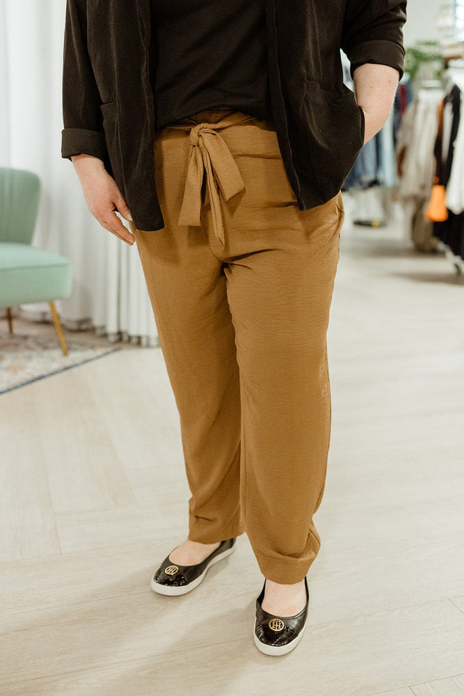HIGH-WAIST PAPERBAG PANT IN SALTED CARMEL