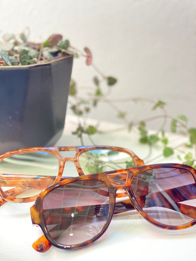 BARI BARI SUNGLASSES IN TORTOISE & SUNRISE