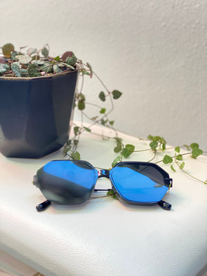 OIA SUNGLASSES IN BLACK