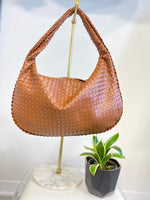 WOVEN FAUX LEATHER SLOUCHY BAG IN SADDLE