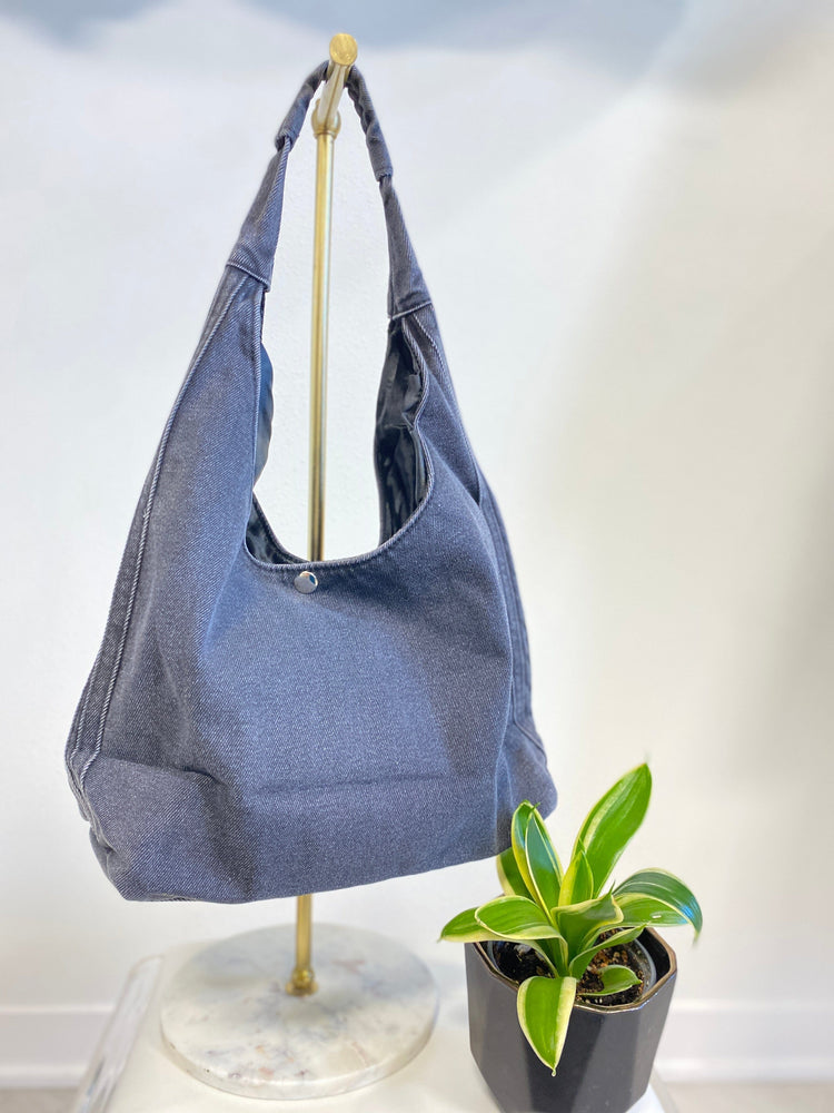 DENIM HOBO BAG IN WASHED BLACK