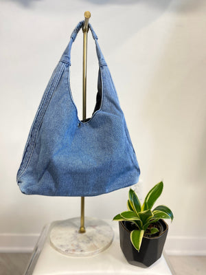 DENIM HOBO BAG IN LIGHT WASH