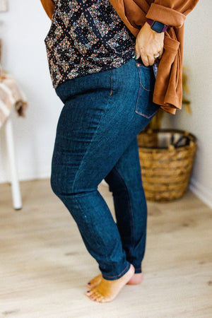 
            
                Load image into Gallery viewer, JUDY BLUE HIGH WAIST CLASSIC EMBROIDERED BACK POCKET SKINNY JEAN
            
        