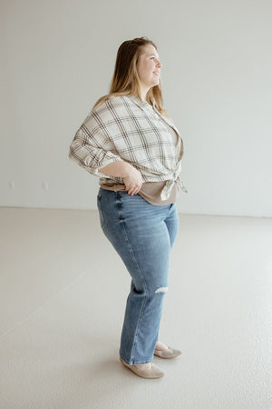 
            
                Load image into Gallery viewer, JUDY BLUE HIGH WAIST TUMMY CONTROL DESTROYED KNEE JEANS IN MEDIUM WASH
            
        