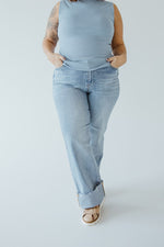 JUDY BLUE MID-RISE V-FRONT STRAIGHT JEANS