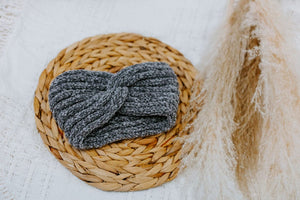 KNITTED CHENILLE HEADBAND IN GREY