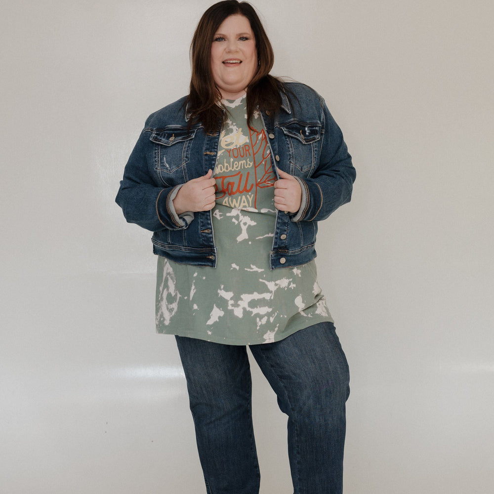 "LET YOUR PROBLEMS FALL AWAY" GRAPHIC TEE
A person beams in the Love Marlow "LET YOUR PROBLEMS FALL AWAY" graphic tee, featuring a leaf design and an inspirational message, perfect for fall fashion.