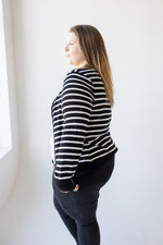 LIGHTWEIGHT STRIPED SNAP CARDIGAN IN BLACK AND IVORY