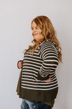 LIGHTWEIGHT STRIPED SNAP CARDIGAN IN DARK OLIVE AND IVORY