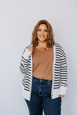 LIGHTWEIGHT STRIPED SNAP CARDIGAN IN IVORY AND BLACK