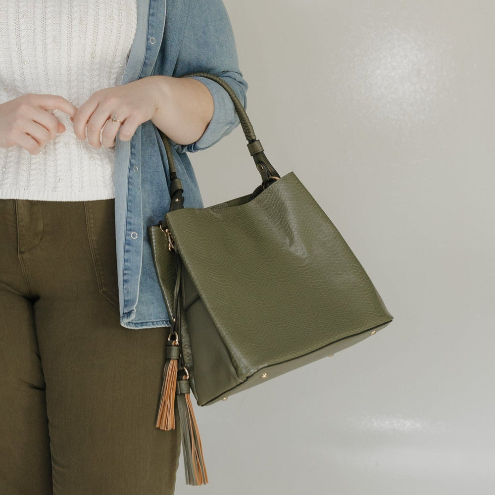 The MEDIUM STRUCTURED HOBO BAG WITH TASSELS is a stylish and practical accessory. This bag is perfect for everyday use, featuring three compartments, a braided handle, tassel fringe trim, and an adjustable and removable crossbody strap. The thoughtful design allows ample storage and space to carry your daily essentials.