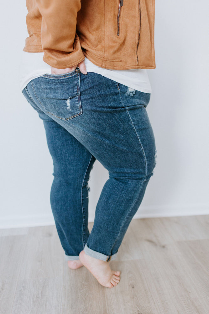 JUDY BLUE MID-RISE DISTRESSED RELAXED FIT JEANS WITH ROLLED CUFF