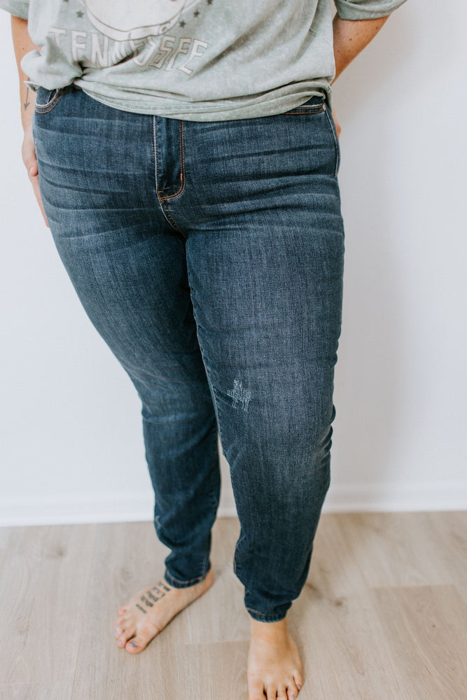 MID-RISE RELAXED FIT LONG LENGTH JEANS