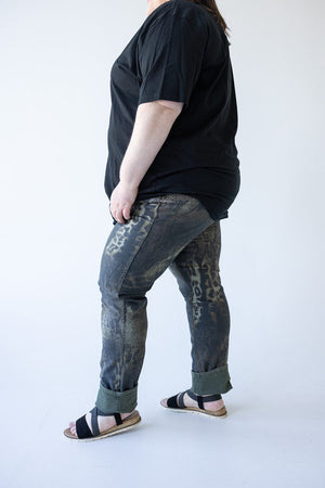MID-RISE REVERSIBLE SKINNY JEAN IN SNAKE PRINT AND ARMY